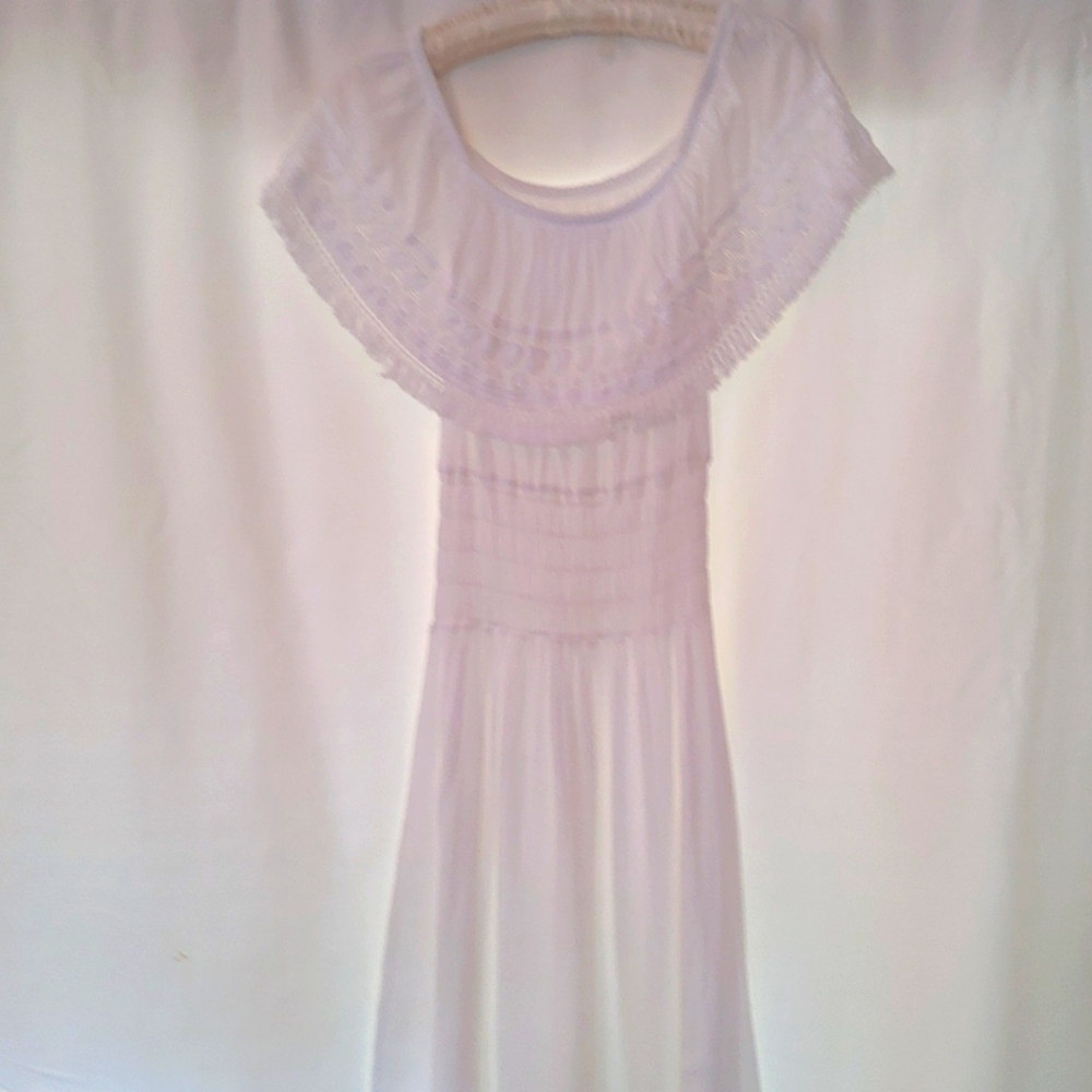 EUC Seaspice by Resort Wear white on or off shoulder maxi gauzy dress